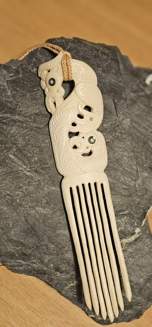 Bone Carving Heru #17 (Heru-Uenuku & Hinepukohurangi)
