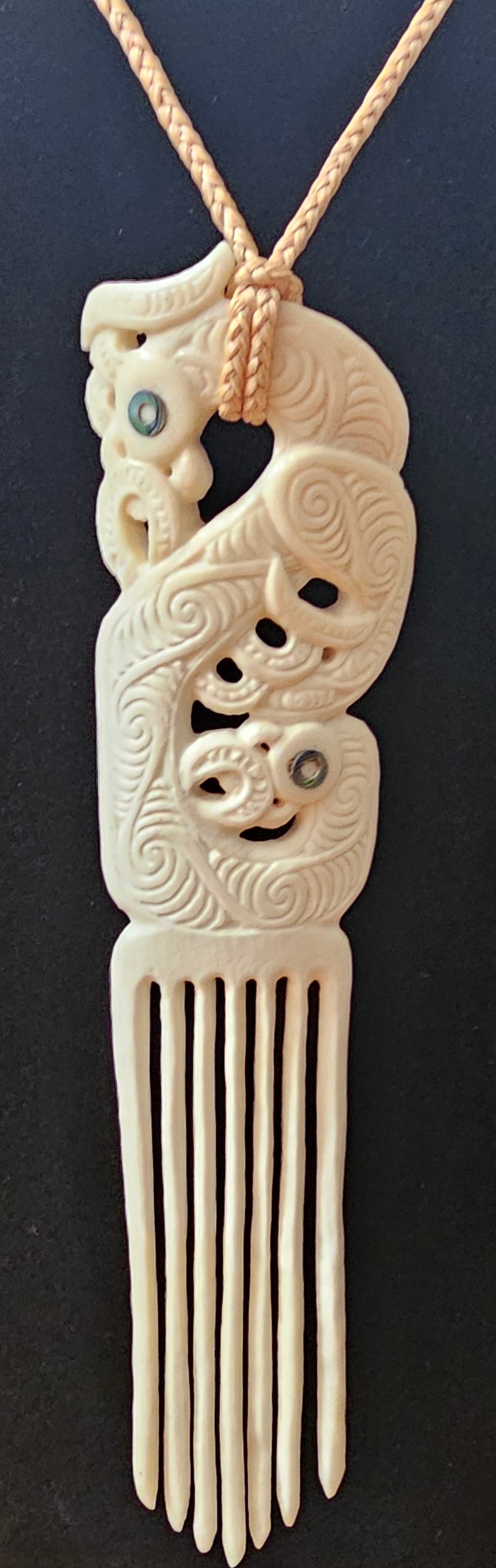Bone Carving Heru #17 (Heru-Uenuku & Hinepukohurangi)