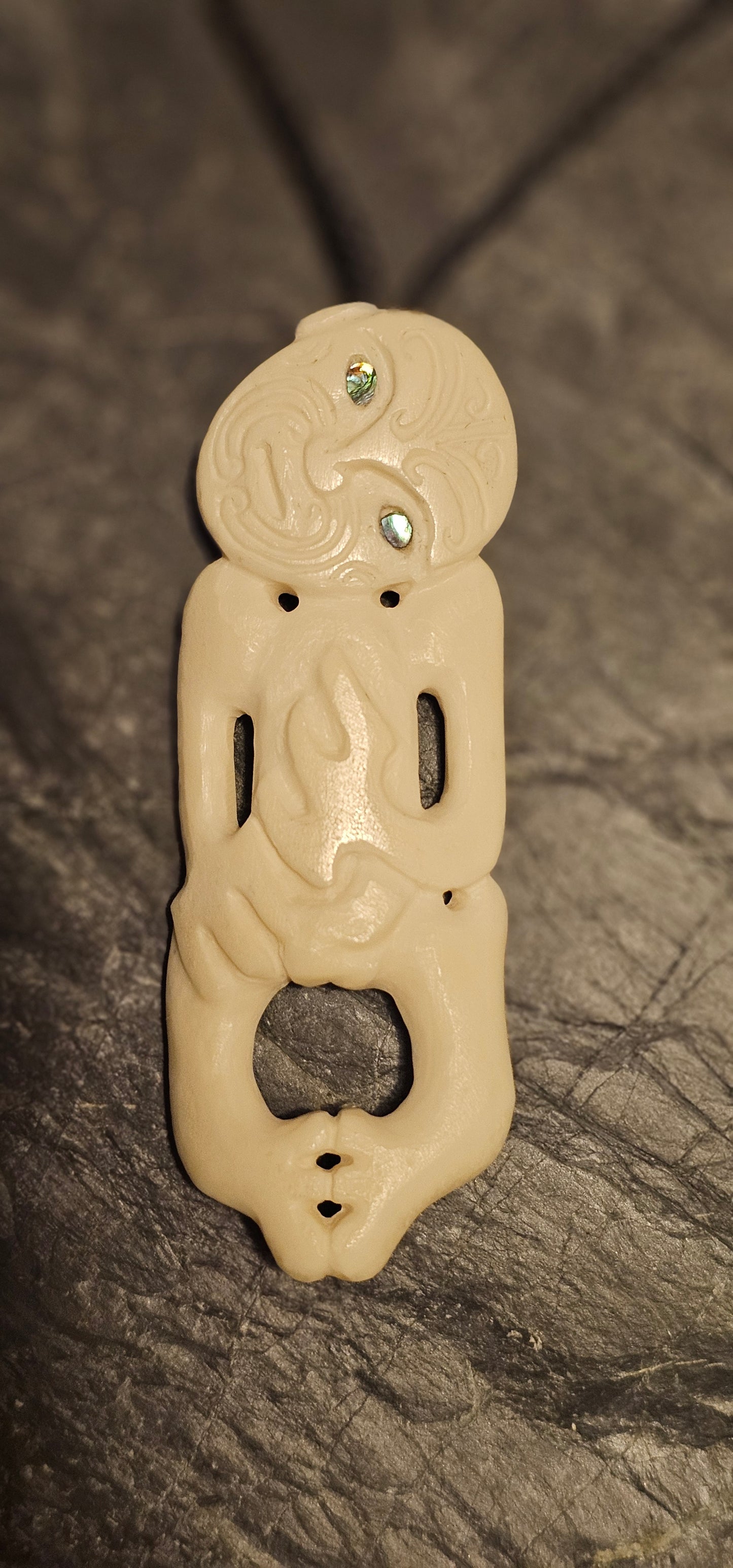 Bone Carving #13 Hei Tiki (Tekoteko Kaihautu)